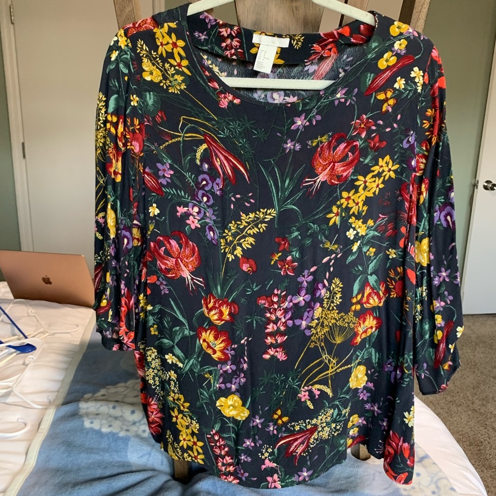 H&M women’s floral dress shirt
